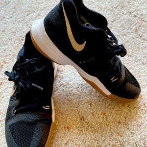 Nike Kyrie 3 boys sneakers size 1.5Y